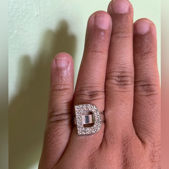 Elegant Silver D Initial Ring - Picture 2 of 3